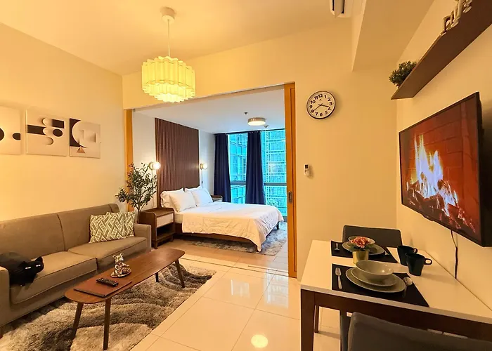 New! Cozy & Stylish 350mbps Near Uptown Mall Backhome1