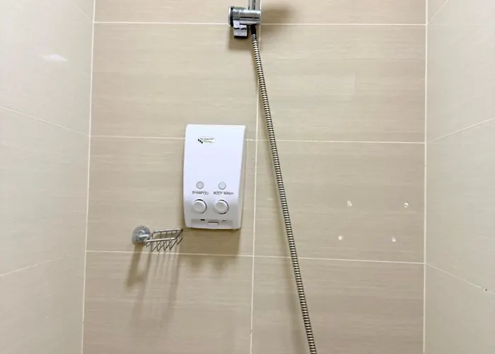 Apartment New! Cozy & Stylish 350mbps Near Uptown Mall Backhome1 Manila