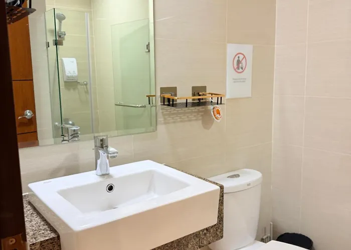 New! Cozy & Stylish 350mbps Near Uptown Mall Backhome1 Manila