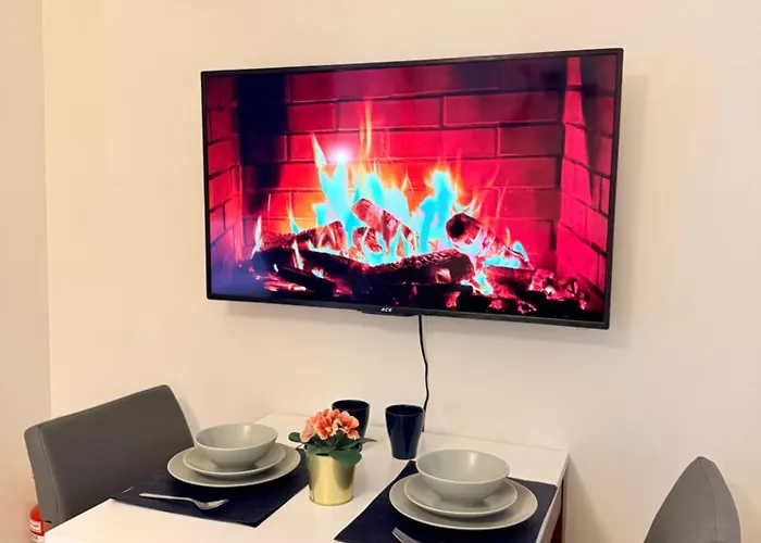 New! Cozy & Stylish 350mbps Near Uptown Mall Backhome1 *