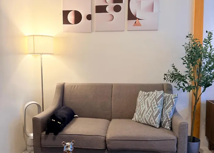 Apartment New! Cozy & Stylish 350mbps Near Uptown Mall Backhome1 *