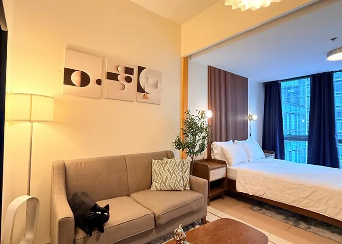 New! Cozy & Stylish 350mbps Near Uptown Mall Backhome1 Apartment Manila