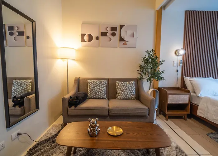 Apartment New! Cozy & Stylish 350mbps Near Uptown Mall Backhome1 Manila