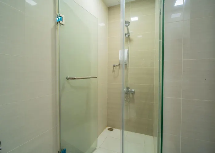 Apartment New! Cozy & Stylish 350mbps Near Uptown Mall Backhome1