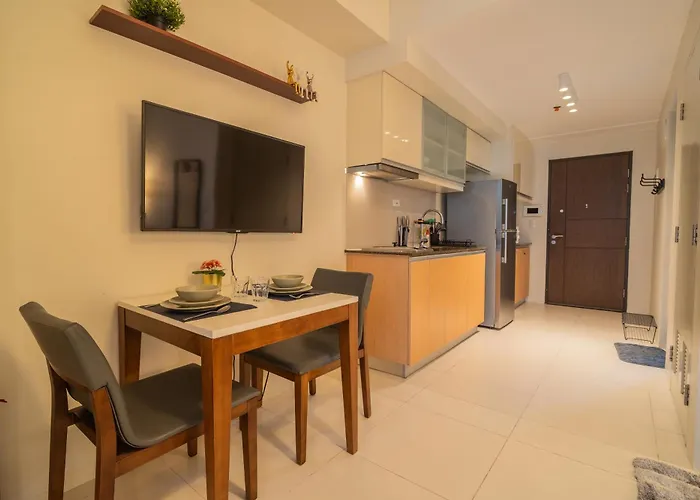 New! Cozy & Stylish 350mbps Near Uptown Mall Backhome1 Manila