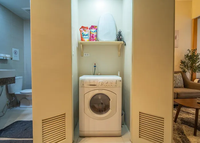 New! Cozy & Stylish 350mbps Near Uptown Mall Backhome1 * Manila